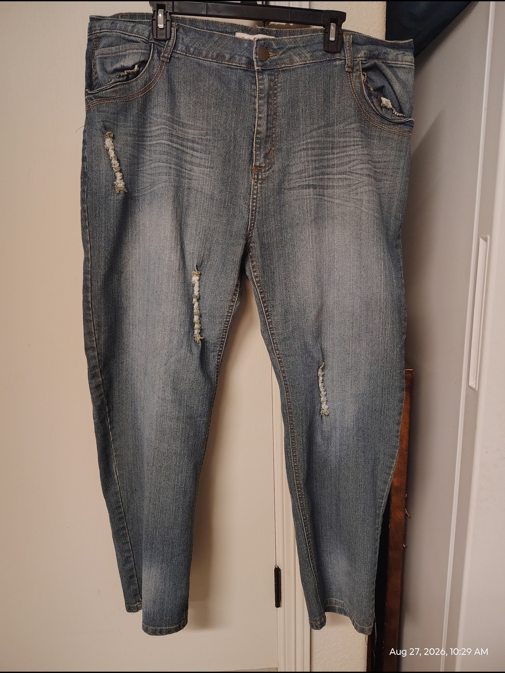 Straight Leg Women's Jeans in Washed Blue